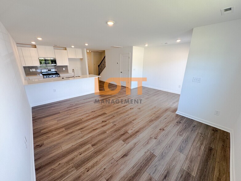 Building Photo - 202 Hunthill Rd