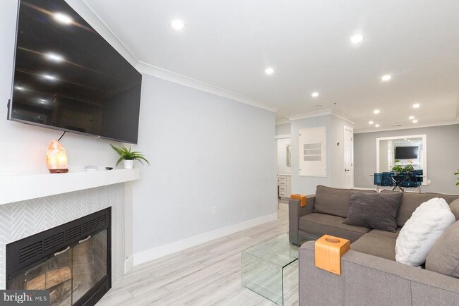 Building Photo - 255 S Pickett St