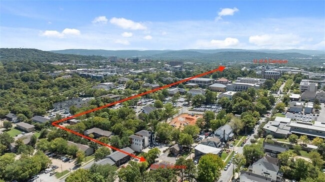 Building Photo - 828 W Caraway St