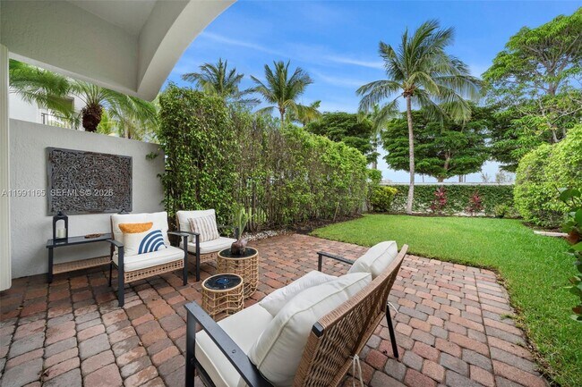 Building Photo - 896 Spinnaker Dr