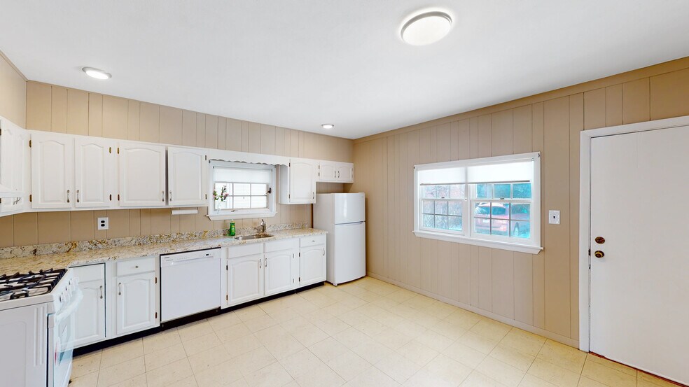 Building Photo - 70 Hudson St