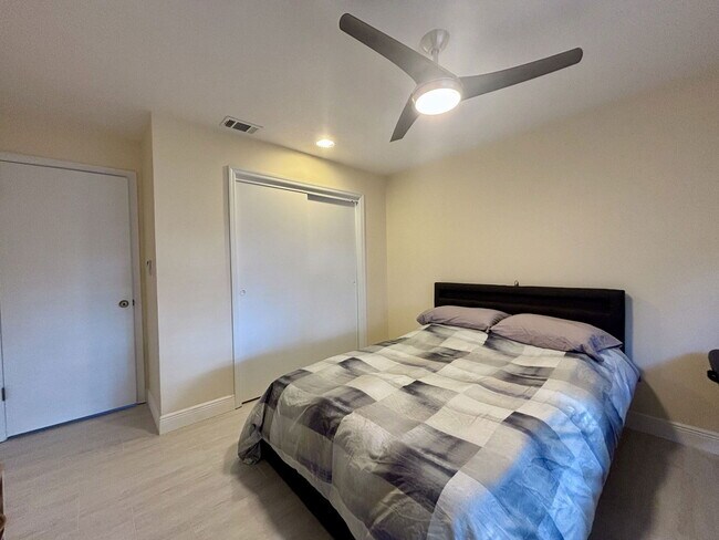 Building Photo - 9135 San Ambrosio Dr