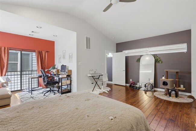 Building Photo - 1326 W 24th St