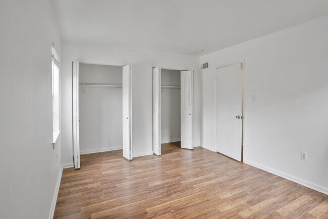 Building Photo - Charming 1 bedroom 1 Bathroom across from Daffin Park