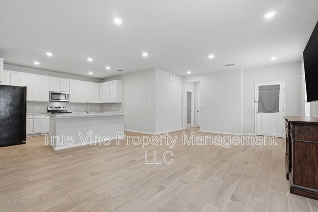 Building Photo - 3434 Hacienda Wy