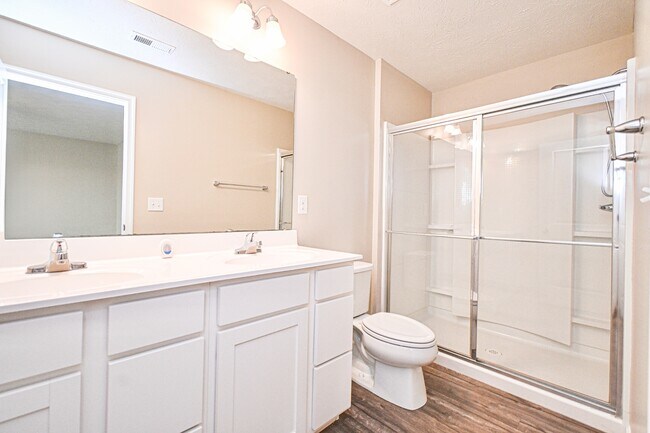 Building Photo - 5697 Julia Kate Dr