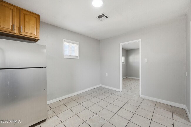 Building Photo - 5206 W Ocotillo Rd