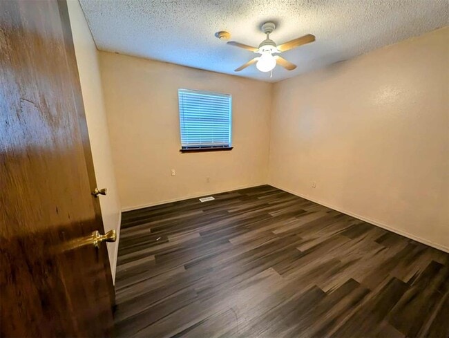 Building Photo - 3729 SE 48th Pl