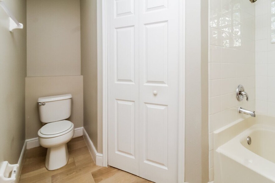 Building Photo - 2640 Woods Edge Cir