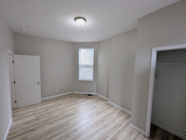 Building Photo - 3304 Utah St
