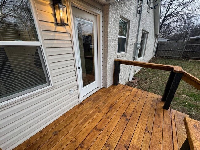 Building Photo - 716 N Madison St