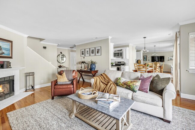 Building Photo - 170 Forest St