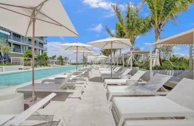 Building Photo - 580 72nd St