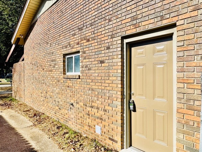 Building Photo - Updated 4-Bedroom Ranch with the layout everyone wants