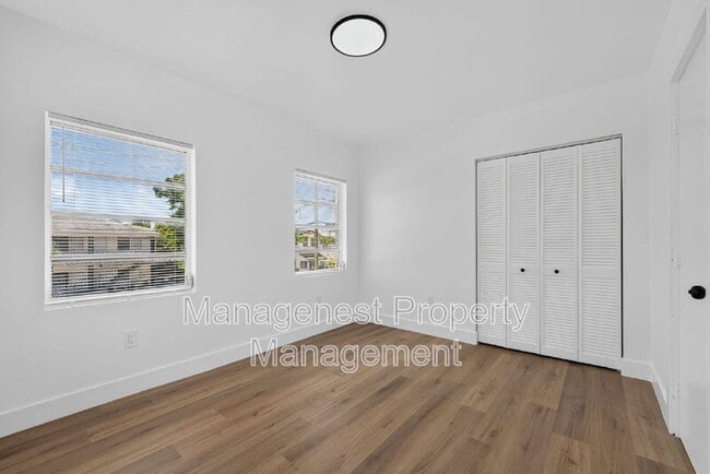 Building Photo - 614 SW 19th Ave