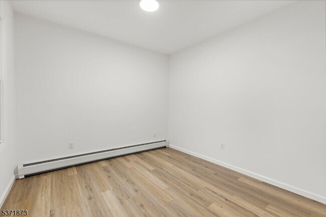 Building Photo - 325 N 7th St