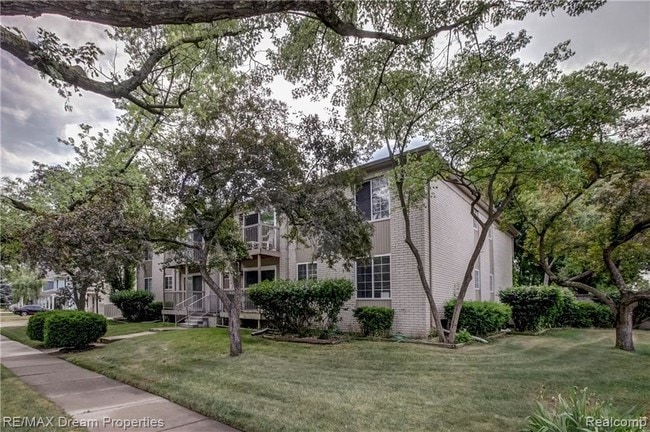 Building Photo - 3501 W 14 Mile Rd