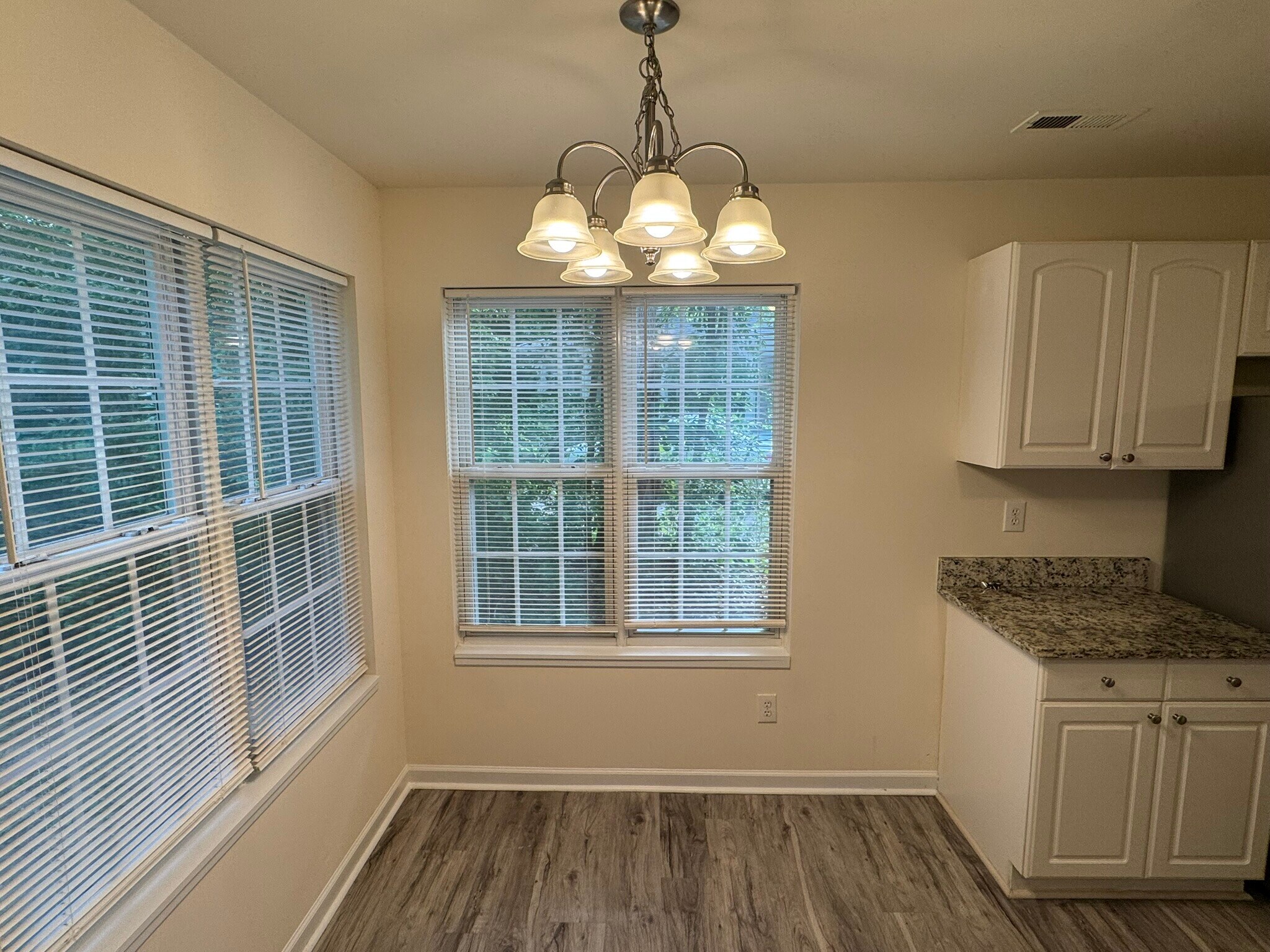 Building Photo - 6610 Cedar Cliff Dr