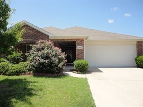 Building Photo - 1804 Heron Dr