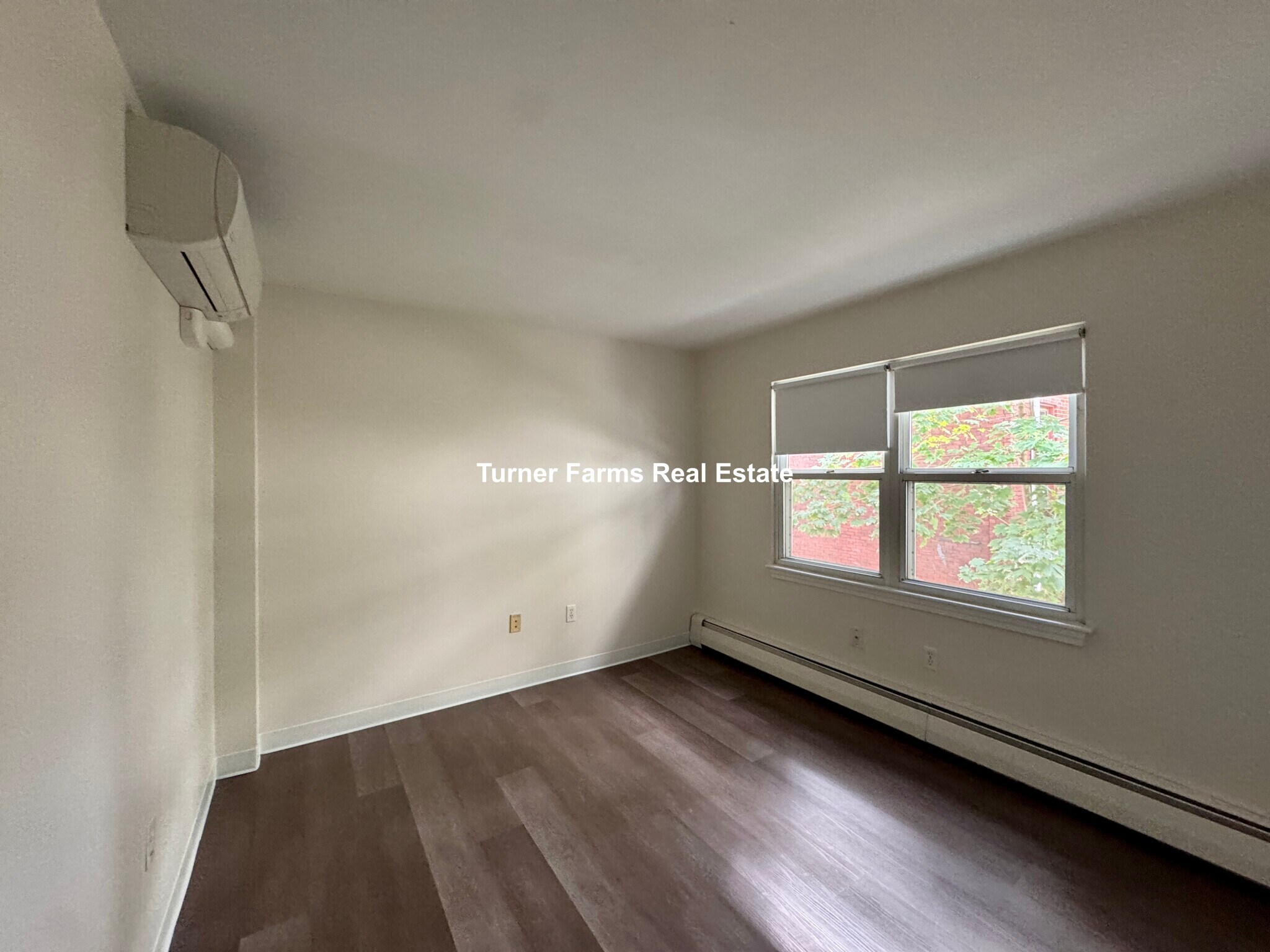 Building Photo - 693 Parker St