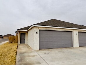 Building Photo - PRE-LEASING FOR JUNE OR JULY! 3/3/2 Duplex in Northwest Lubbock