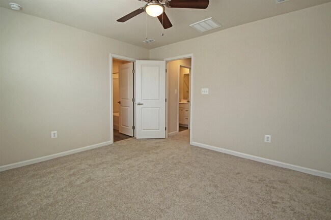 Building Photo - 2878 Orchard Ln