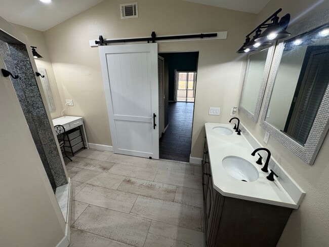 Building Photo - Your Dream Home Awaits! MASSIVE Backyard! ...