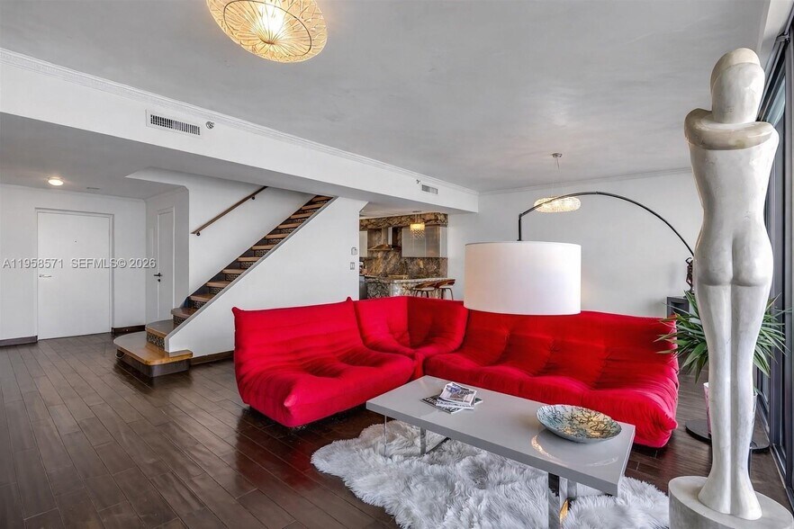 Building Photo - 1000 Venetian Way