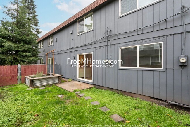 Building Photo - Updated Two Bedroom Unit in the Heart of Oregon City - NEW PHOTOS
