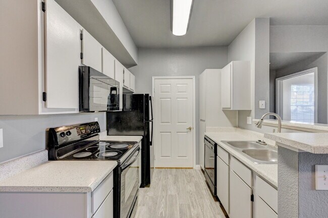 Building Photo - Ground Floor 2BD/2BA Condo in Gated Henderson Community – Resort-Style Amenities!