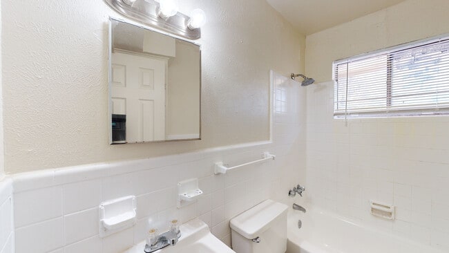 Building Photo - Widget Way
