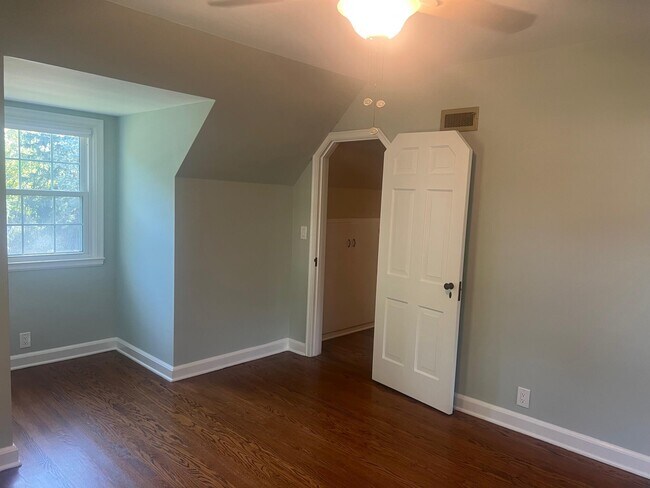 Building Photo - 645 Hi View Ct