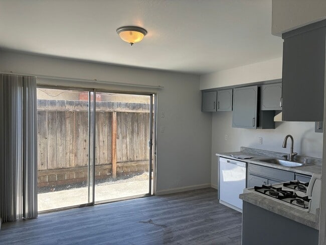 Building Photo - Ideal first floor unit! 2 bedrooms, 1 bathroom!  Directly across from beautiful Lake Alhambra. Pr...