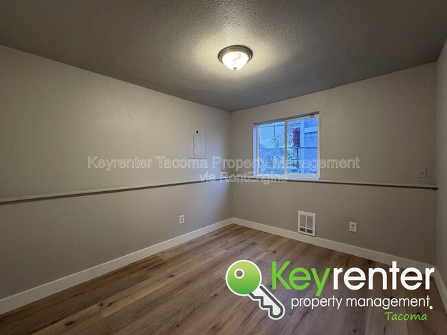 Building Photo - 2506 S Ash St