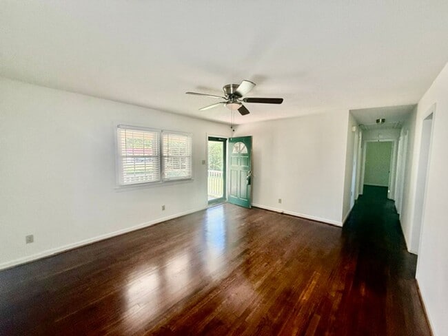 Building Photo - Three bedroom, 1 bath brick ranch in Liberty