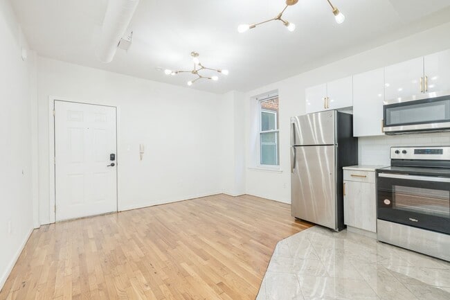 Building Photo - 1424 W Girard Ave