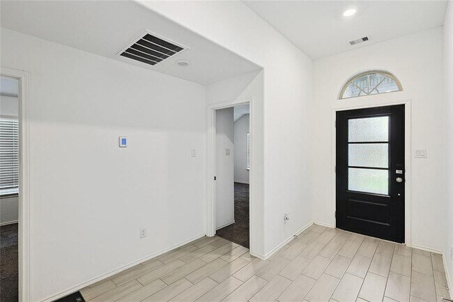 Building Photo - 4811 Sierra Ridge Dr