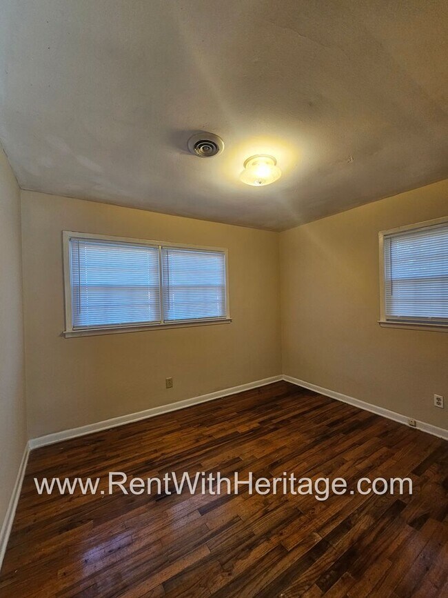 Building Photo - Great Brick Ranch / Harwood Floors / Huge Shop or Extra Storage / No Garage / Great Private Back ...