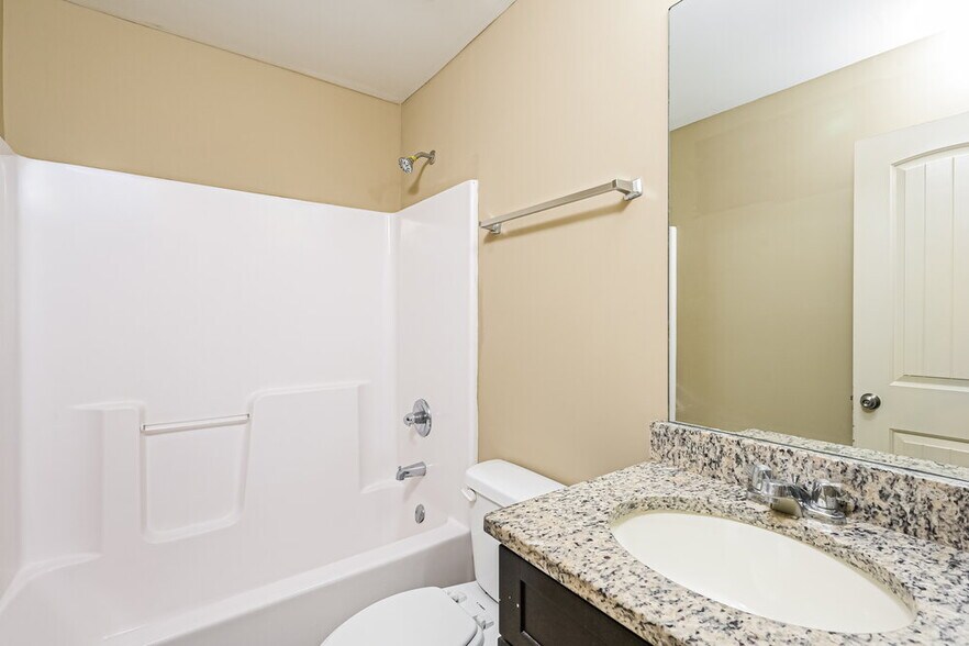 Building Photo - 124 Hill Crest Cir