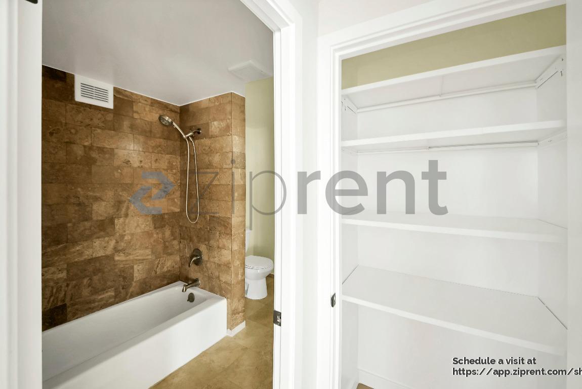 Building Photo - 2160 Century Pk E