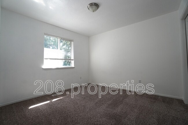 Building Photo - 2934 NW 11th Ave
