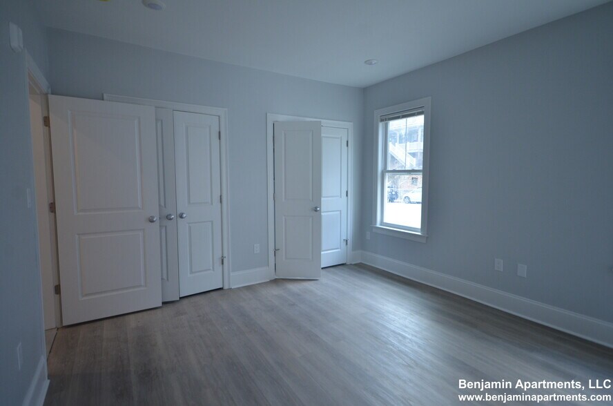 Building Photo - 100 Brooks St