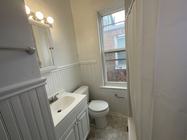 Building Photo - 934 Madison Ave