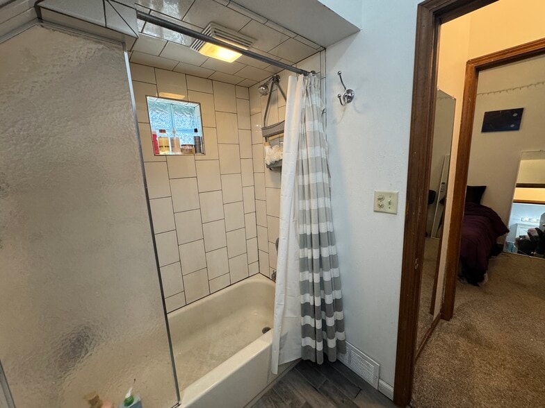 Bathroom - 2429 N Oakland Ave
