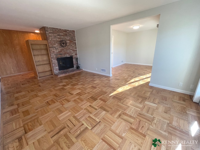 Building Photo - Remodeled Three Bedroom Plus Bonus Room House in Daly City