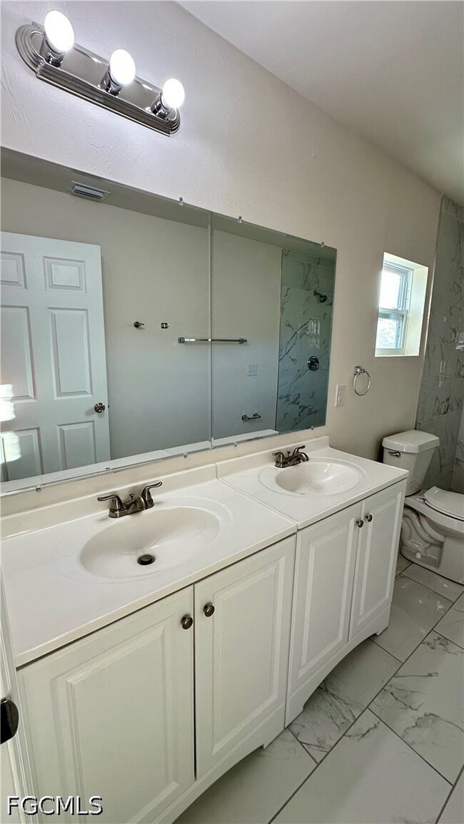 Building Photo - 3305 SW 15th Pl