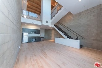 Building Photo - 717 Highland Ave