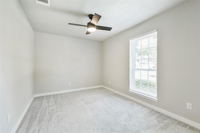 Building Photo - 10615 Prospect Hill Dr