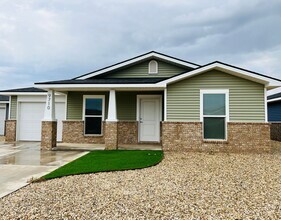 Building Photo - Beautiful cottage home in Upland Heights