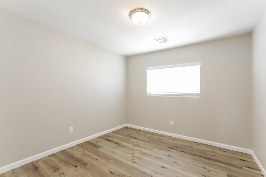 Building Photo - 8260 Oliver Twist Ln